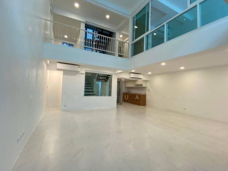3-BR Townhouse, Bangkok, Khlongtoei Nua, Watthana, Bangkok, 3 Bedrooms, 350 sqm, Townhouse For Rent, by Phoom Imruangsri, 500657834 - DDproperty.com