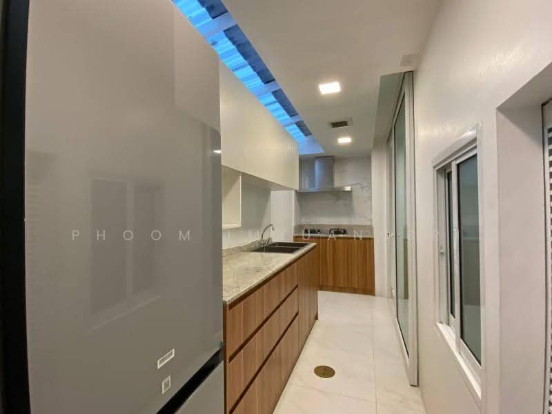 3-BR Townhouse, Bangkok, Khlongtoei Nua, Watthana, Bangkok, 3 Bedrooms, 350 sqm, Townhouse For Rent, by Phoom Imruangsri, 500657834 - DDproperty.com