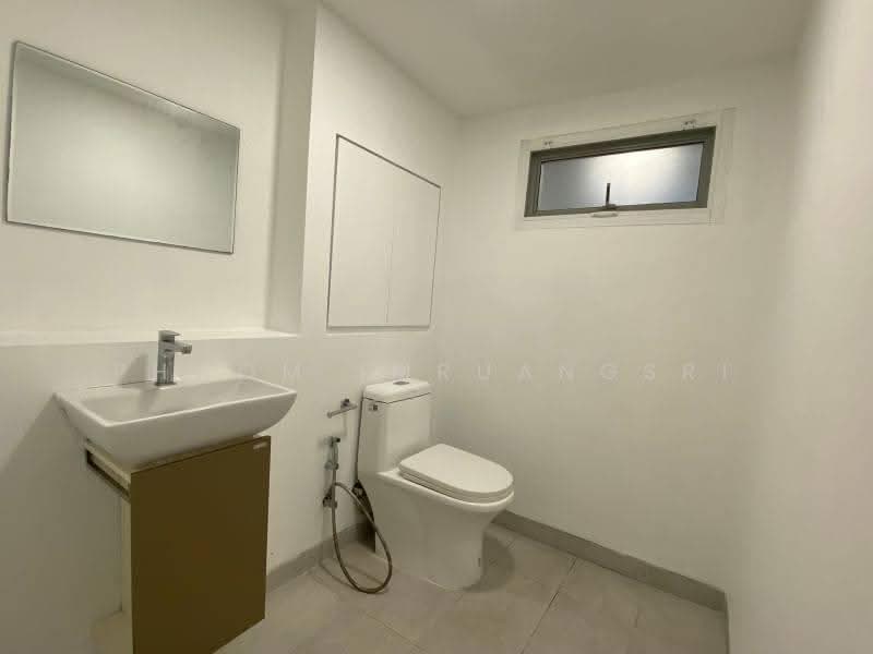 3-BR Townhouse, Bangkok, Khlongtoei Nua, Watthana, Bangkok, 3 Bedrooms, 350 sqm, Townhouse For Rent, by Phoom Imruangsri, 500657834 - DDproperty.com