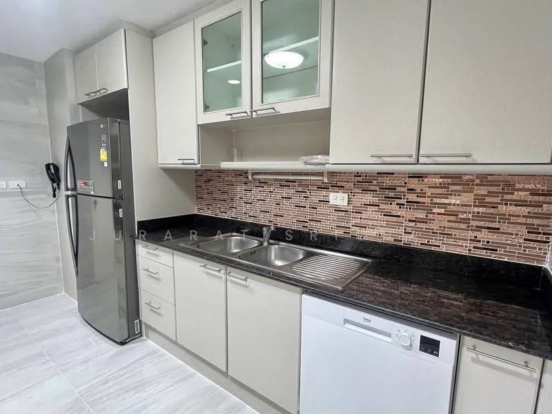 G.P. Grande Tower, Bangkok, 55 Sukhumvit 23, Khlongtoei Nua, Watthana, Bangkok, 3 Bedrooms, 220 sqm, Apartment For Rent, by Jurarat Srichat, 500658270 - DDproperty.com