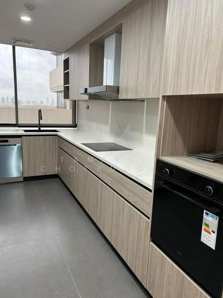Ruamsuk Condominium, Bangkok, 12 Soi Athakravi, Khong Tan, Khlong Toei, Bangkok, 3 Bedrooms, 325 sqm, Condo For Rent, by Tanakrit Chotbuddkayan, 500658890 - DDproperty.com
