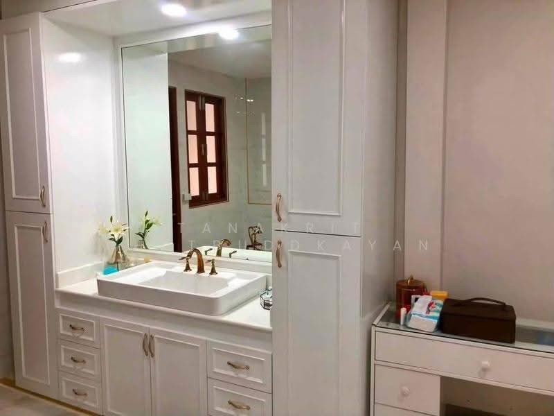 3-BR Townhouse, Bangkok, Huai Khwang, Bangkok, 3 Bedrooms, 180 sqm, Townhouse For Sale, by Tanakrit Chotbuddkayan, 500658935 - DDproperty.com