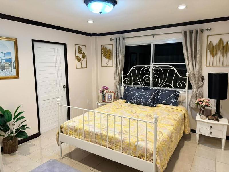 รอยัล นครินทร์ วิลล่า Royal Nakarin Villa ซอยสุภาพงษ์ 1 อ่อนนุช 46, Bangkok, Nong Bon, Prawet, Bangkok, 5 Bedrooms, 500 sqm, Townhouse For Rent, by Saowaluk Anupong, 500659325 - DDproperty.com