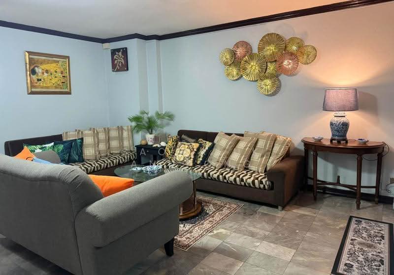รอยัล นครินทร์ วิลล่า Royal Nakarin Villa ซอยสุภาพงษ์ 1 อ่อนนุช 46, Bangkok, Nong Bon, Prawet, Bangkok, 5 Bedrooms, 500 sqm, Townhouse For Rent, by Saowaluk Anupong, 500659325 - DDproperty.com