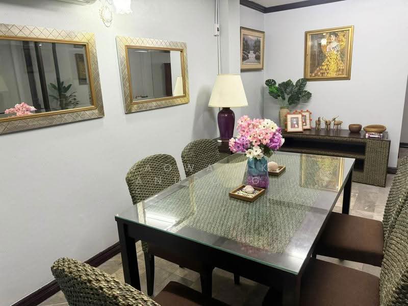 รอยัล นครินทร์ วิลล่า Royal Nakarin Villa ซอยสุภาพงษ์ 1 อ่อนนุช 46, Bangkok, Nong Bon, Prawet, Bangkok, 5 Bedrooms, 500 sqm, Townhouse For Rent, by Saowaluk Anupong, 500659325 - DDproperty.com