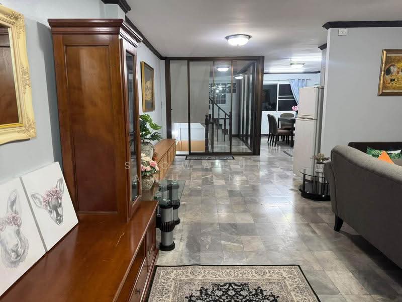 รอยัล นครินทร์ วิลล่า Royal Nakarin Villa ซอยสุภาพงษ์ 1 อ่อนนุช 46, Bangkok, Nong Bon, Prawet, Bangkok, 5 Bedrooms, 500 sqm, Townhouse For Rent, by Saowaluk Anupong, 500659325 - DDproperty.com