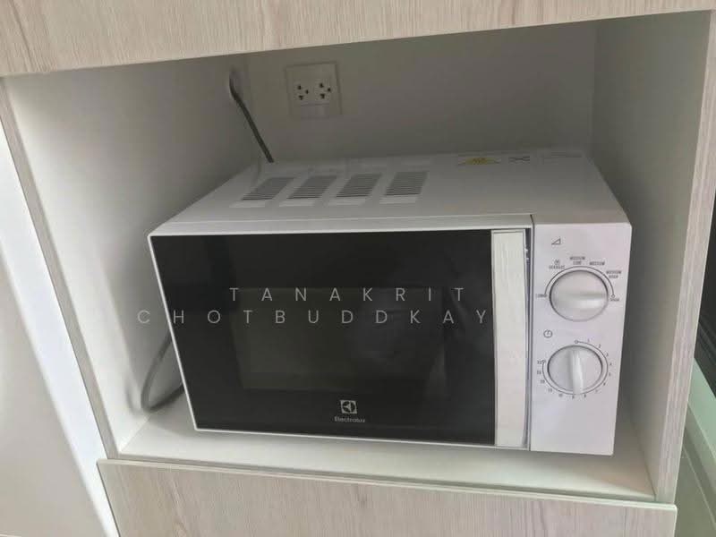 Life Asoke, Bangkok, Asoke-Dindang Road, Bang Kapi, Huai Khwang, Bangkok, 1 Bedroom, 30 sqm, Condo For Rent, by Tanakrit Chotbuddkayan, 500659511 - DDproperty.com