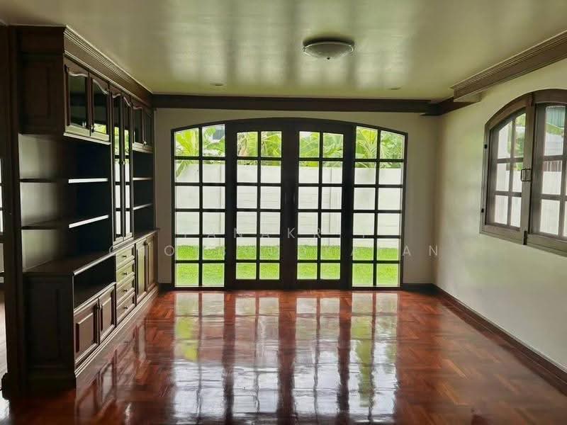 4 BR house, Bangkok, Praborommaharatchawang, Phra Nakhon, Bangkok, 4 Bedrooms, 200 sqm, Single Detached House For Sale, by Tanakrit Chotbuddkayan, 500659525 - DDproperty.com