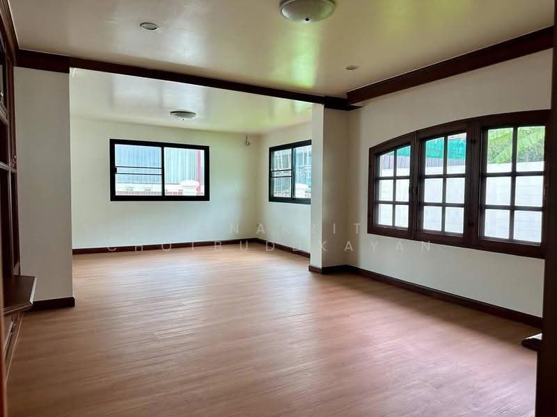4 BR house, Bangkok, Praborommaharatchawang, Phra Nakhon, Bangkok, 4 Bedrooms, 200 sqm, Single Detached House For Sale, by Tanakrit Chotbuddkayan, 500659525 - DDproperty.com