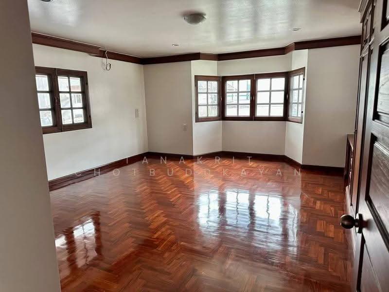 4 BR house, Bangkok, Praborommaharatchawang, Phra Nakhon, Bangkok, 4 Bedrooms, 200 sqm, Single Detached House For Sale, by Tanakrit Chotbuddkayan, 500659525 - DDproperty.com