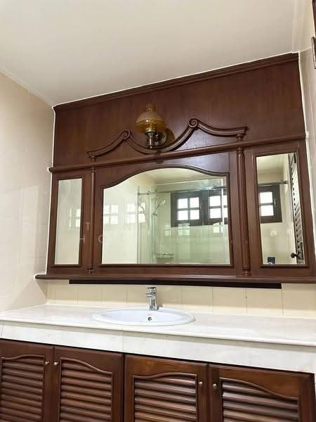 4 BR house, Bangkok, Praborommaharatchawang, Phra Nakhon, Bangkok, 4 Bedrooms, 200 sqm, Single Detached House For Sale, by Tanakrit Chotbuddkayan, 500659525 - DDproperty.com