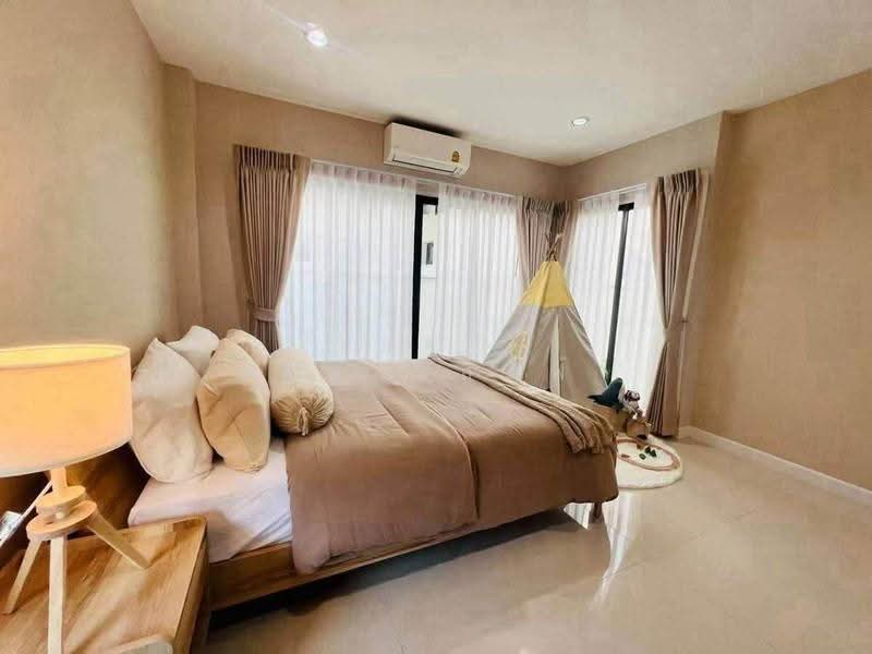 ให้เช่าบ้านเดี่ยว ม.เดอะคอมพลีท ใกล้ J park ศรีราชา, Chon Buri (Pattaya), Surasak, Si Racha, Chon Buri (Pattaya), 3 Bedrooms, 180 sqm, Single Detached House For Rent, by Dusit Saengfa, 500659533 - DDproperty.com
