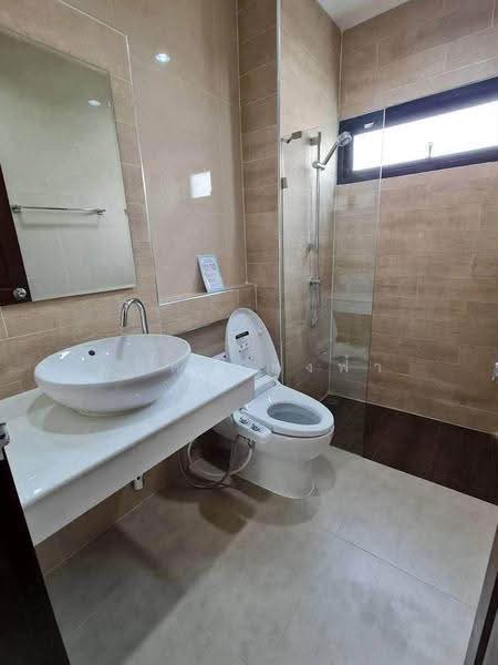 ให้เช่าบ้านเดี่ยว ม.เดอะคอมพลีท ใกล้ J park ศรีราชา, Chon Buri (Pattaya), Surasak, Si Racha, Chon Buri (Pattaya), 3 Bedrooms, 180 sqm, Single Detached House For Rent, by Dusit Saengfa, 500659533 - DDproperty.com