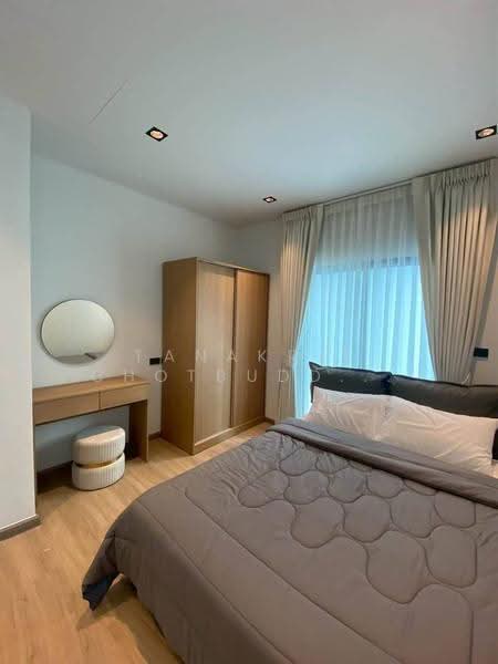 4 BR townhouse, Bangkok, Huai Khwang, Bangkok, 4 Bedrooms, 250 sqm, Townhouse For Rent, by Tanakrit Chotbuddkayan, 500659553 - DDproperty.com