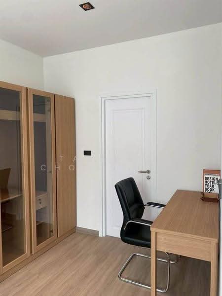 4 BR townhouse, Bangkok, Huai Khwang, Bangkok, 4 Bedrooms, 250 sqm, Townhouse For Rent, by Tanakrit Chotbuddkayan, 500659553 - DDproperty.com