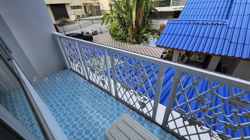 Townhouse 4 beds PhromPhong, Bangkok, Khlong Tan Nua, Watthana, Bangkok, 4 Bedrooms, 180 sqm, Townhouse For Rent, by BANGKOK PROPERTY AGENTS, 500659593 - DDproperty.com