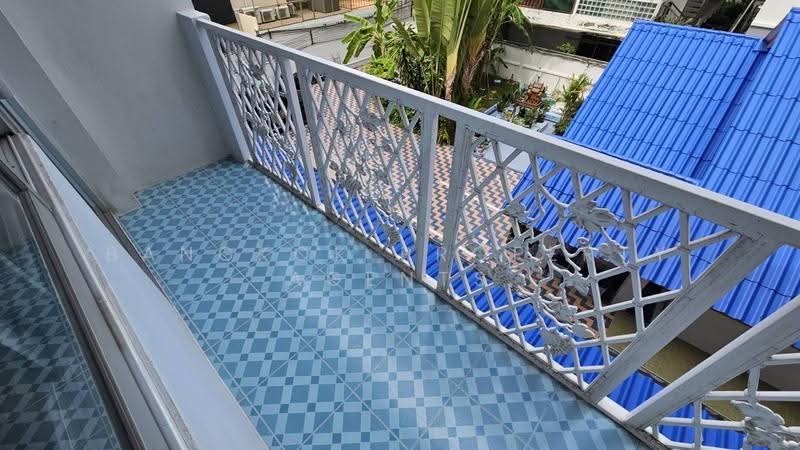 Townhouse 4 beds PhromPhong, Bangkok, Khlong Tan Nua, Watthana, Bangkok, 4 Bedrooms, 180 sqm, Townhouse For Rent, by BANGKOK PROPERTY AGENTS, 500659593 - DDproperty.com