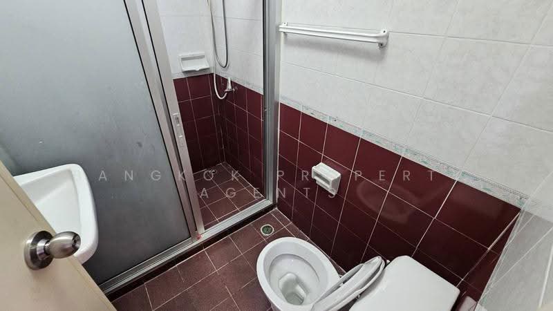 Townhouse 4 beds PhromPhong, Bangkok, Khlong Tan Nua, Watthana, Bangkok, 4 Bedrooms, 180 sqm, Townhouse For Rent, by BANGKOK PROPERTY AGENTS, 500659593 - DDproperty.com