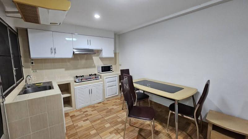 Townhouse 4 beds PhromPhong, กรุงเทพ, คลองตันเหนือ, วัฒนา, กรุงเทพ, 180 ตร.ม., ทาวน์เฮ้าส์ ให้เช่า, โดย BANGKOK PROPERTY AGENTS, 500659593 - DDproperty.com