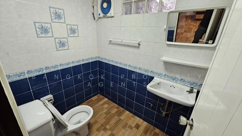 Townhouse 4 beds PhromPhong, Bangkok, Khlong Tan Nua, Watthana, Bangkok, 4 Bedrooms, 180 sqm, Townhouse For Rent, by BANGKOK PROPERTY AGENTS, 500659593 - DDproperty.com