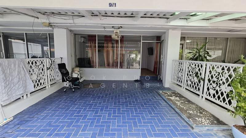 Townhouse 4 beds PhromPhong, Bangkok, Khlong Tan Nua, Watthana, Bangkok, 4 Bedrooms, 180 sqm, Townhouse For Rent, by BANGKOK PROPERTY AGENTS, 500659593 - DDproperty.com