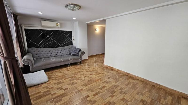 4-BEDROOM TOWNHOUSE IN PHROM PHONG, Bangkok, Khlong Tan Nua, Watthana, Bangkok, 4 Bedrooms, 180 sqm, Townhouse For Rent, by BANGKOK PROPERTY AGENTS, 500659623 - DDproperty.com