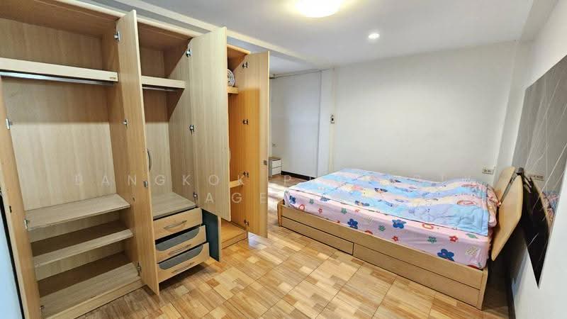 4-BEDROOM TOWNHOUSE IN PHROM PHONG, Bangkok, Khlong Tan Nua, Watthana, Bangkok, 4 Bedrooms, 180 sqm, Townhouse For Rent, by BANGKOK PROPERTY AGENTS, 500659623 - DDproperty.com