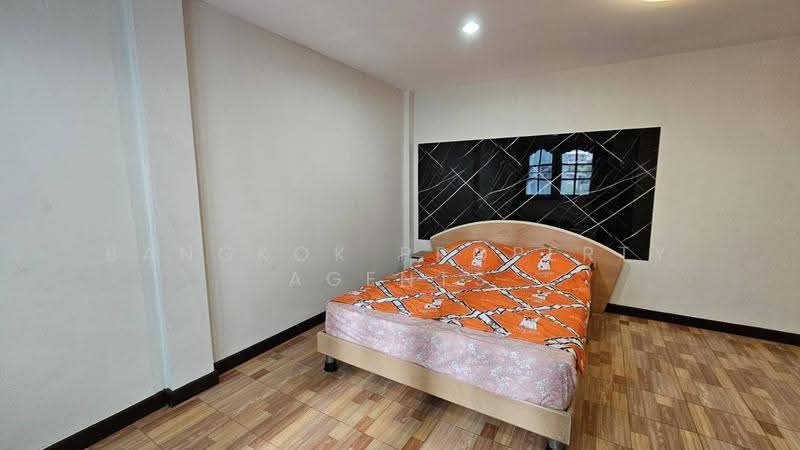 4-BEDROOM TOWNHOUSE IN PHROM PHONG, Bangkok, Khlong Tan Nua, Watthana, Bangkok, 4 Bedrooms, 180 sqm, Townhouse For Rent, by BANGKOK PROPERTY AGENTS, 500659623 - DDproperty.com
