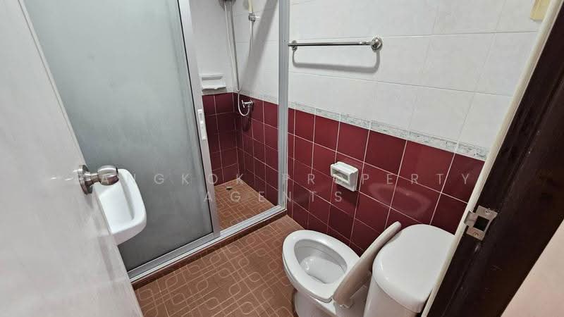 4-BEDROOM TOWNHOUSE IN PHROM PHONG, Bangkok, Khlong Tan Nua, Watthana, Bangkok, 4 Bedrooms, 180 sqm, Townhouse For Rent, by BANGKOK PROPERTY AGENTS, 500659623 - DDproperty.com