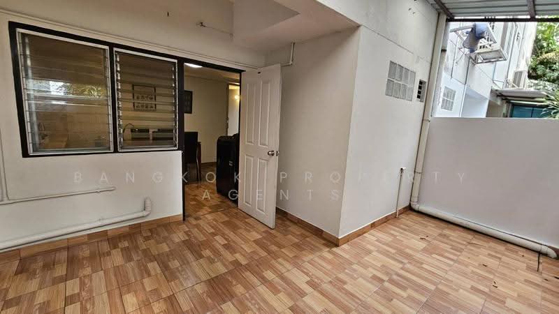 4-BEDROOM TOWNHOUSE IN PHROM PHONG, Bangkok, Khlong Tan Nua, Watthana, Bangkok, 4 Bedrooms, 180 sqm, Townhouse For Rent, by BANGKOK PROPERTY AGENTS, 500659623 - DDproperty.com