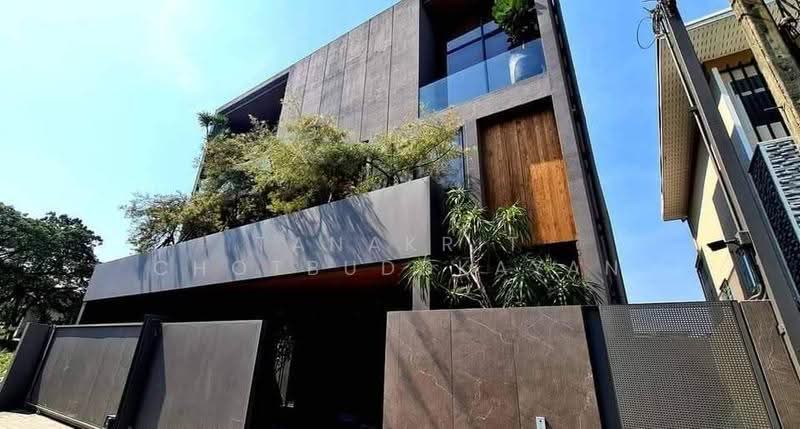 4-BR House, Bangkok, Praborommaharatchawang, Phra Nakhon, Bangkok, 4 Bedrooms, 800 sqm, Single Detached House For Sale, by Tanakrit Chotbuddkayan, 500660086 - DDproperty.com