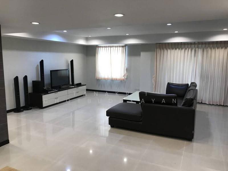 Royal Castle Sukhumvit, Bangkok, 30 Soi Sukhumvit 39, Khlongtoei Nua, Watthana, Bangkok, 3 Bedrooms, 190 sqm, Condo For Rent, by Tanakrit Chotbuddkayan, 500660200 - DDproperty.com
