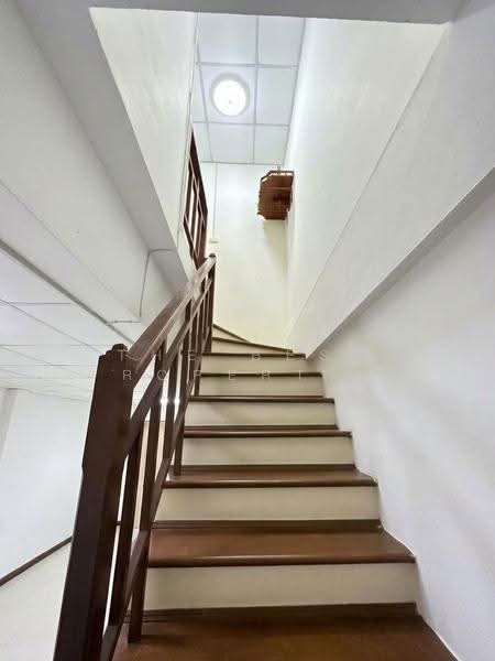 Poonsinh Thani 3, Bangkok, Rat Phatthana Road, Khlong Song Ton Nun, Lat Krabang, Bangkok, 2 Bedrooms, 100 sqm, Townhouse For Sale, by The Best Property ทราย, 500661186 - DDproperty.com