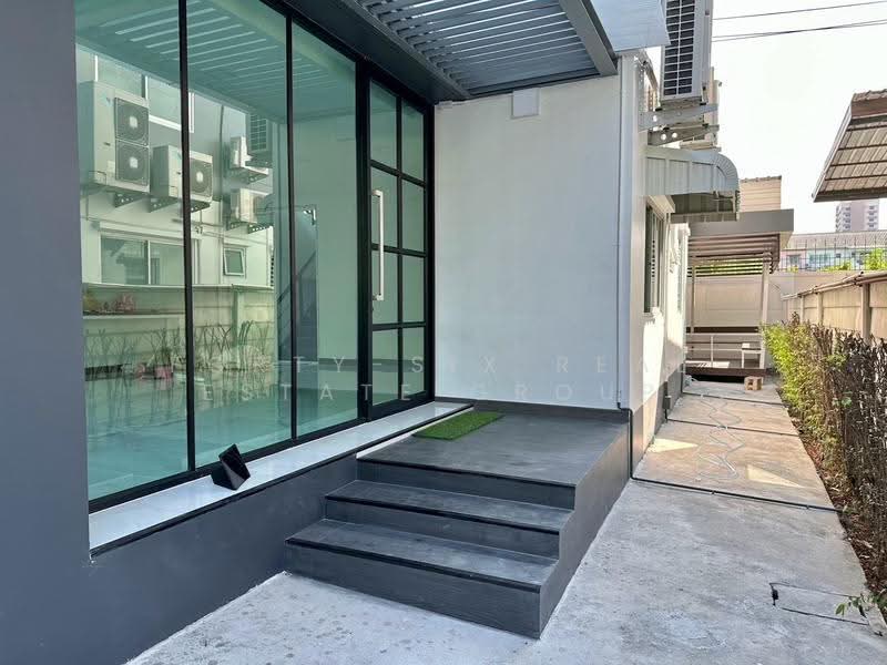 ให้เช่าทาวน์โฮม Home Office อาคาร 4 ชั้น โครงการ บี สแควร์ พระราม 9 เหม่งจ๋าย อาคารโมเดิร์น, Bangkok, Wang Thonglang, Bangkok, , 300 sqm, Shophouse For Rent, by Forty-Six Real Estate Group, 500661939 - DDproperty.com