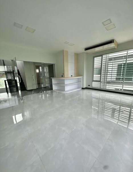 ให้เช่าทาวน์โฮม Home Office อาคาร 4 ชั้น โครงการ บี สแควร์ พระราม 9 เหม่งจ๋าย อาคารโมเดิร์น, กรุงเทพ, วังทองหลาง, กรุงเทพ, 300 ตร.ม., ตึกแถว-อาคารพาณิชย์ ให้เช่า, โดย Forty-Six Real Estate Group, 500661939 - DDproperty.com