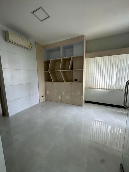 ให้เช่าทาวน์โฮม Home Office อาคาร 4 ชั้น โครงการ บี สแควร์ พระราม 9 เหม่งจ๋าย อาคารโมเดิร์น, Bangkok, Wang Thonglang, Bangkok, , 300 sqm, Shophouse For Rent, by Forty-Six Real Estate Group, 500661939 - DDproperty.com