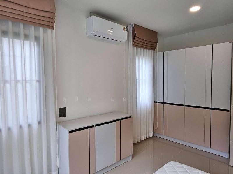 ให้เช่าบ้านเดี่ยวใหม่ ม.ไลฟ์อินเดอะการ์เด้นท์ โรงโป๊ะ บางละมุง, Chon Buri (Pattaya), Ta Khian Tia, Bang Lamung (Pattaya), Chon Buri (Pattaya), 4 Bedrooms, 150 sqm, Single Detached House For Rent, by Dusit Saengfa, 500662124 - DDproperty.com