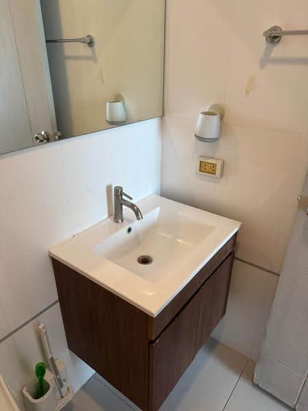 Thru Thonglor, Bangkok, Petchaburi Road, Bang Kapi, Huai Khwang, Bangkok, 1 Bedroom, 37 sqm, Condo For Rent, by คุณรวีวรรณ อู่เงิน, 500662198 - DDproperty.com