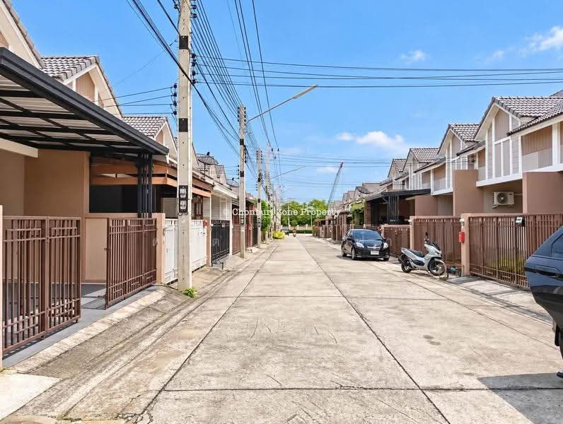 ขายทาวน์โฮมหลังริม รีโนเวทใหม่ ม.เซนสิริสปอร์ตทาวน์ อ่าวอุดม ศรีราชา, Chon Buri (Pattaya), Thung Suk La, Si Racha, Chon Buri (Pattaya), 2 Bedrooms, 100 sqm, Townhouse For Sale, by Dusit Saengfa, 500663086 - DDproperty.com