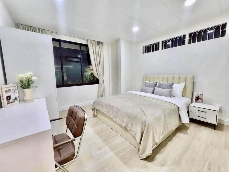 5-BR House, Bangkok, Huai Khwang, Bangkok, 5 Bedrooms, 200 sqm, Single Detached House For Rent, by Phoom Imruangsri, 500663258 - DDproperty.com