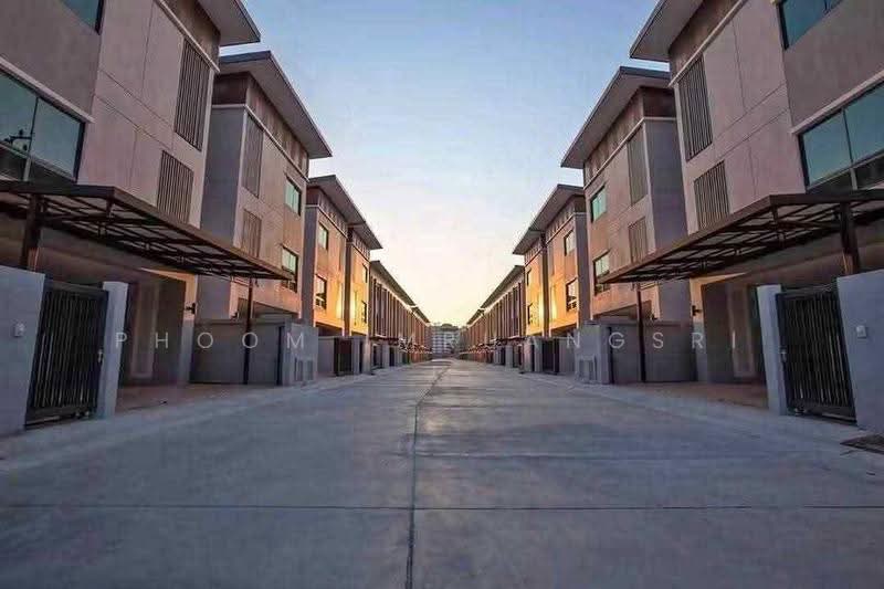 4 BR townhouse, กรุงเทพ, สามเสนนอก, ห้วยขวาง, กรุงเทพ, 180 ตร.ม., ทาวน์เฮ้าส์ ให้เช่า, โดย Phoom Imruangsri, 500663262 - DDproperty.com