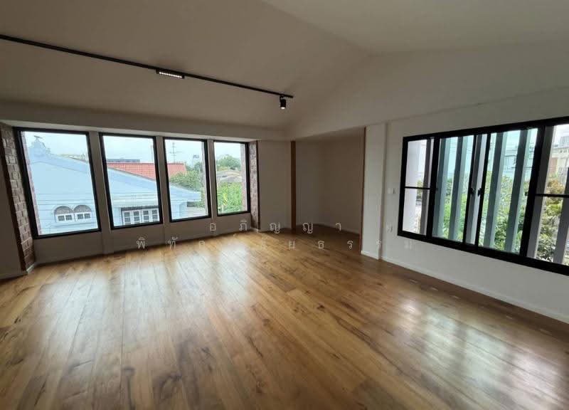 บ้านเดี่ยว รัชดาภิเษก 42, Bangkok, Chan Kasem, Chatuchak, Bangkok, 4 Bedrooms, 400 sqm, Single Detached House For Sale, by Apinya Pitakchaitham, 500663469 - DDproperty.com