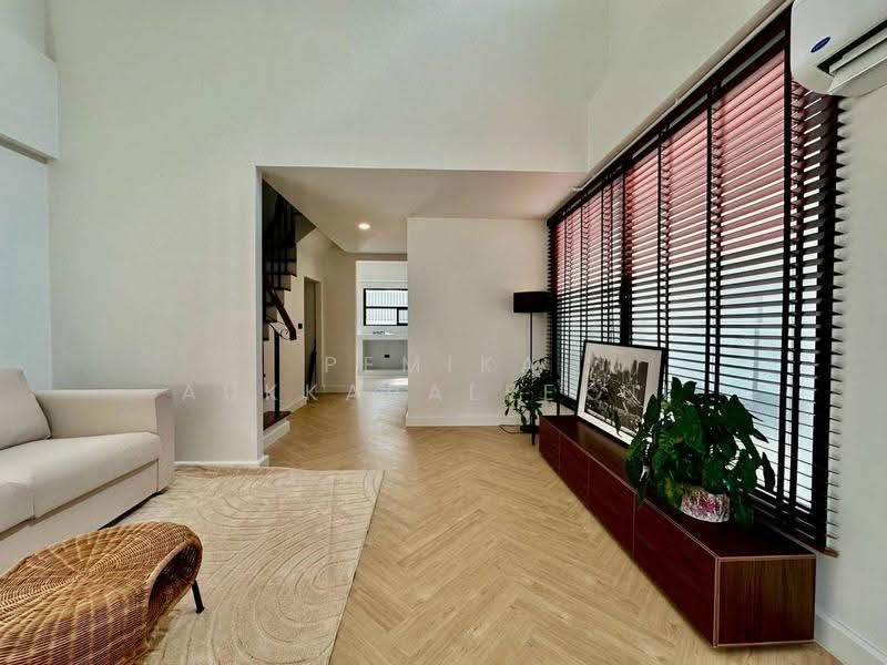 3 BR townhouse, Bangkok, Lat Phrao, Bangkok, 3 Bedrooms, 200 sqm, Townhouse For Sale, by Pemika Aukkaraleekul, 500663597 - DDproperty.com