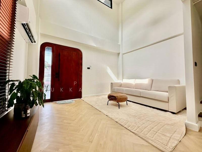 3 BR townhouse, Bangkok, Lat Phrao, Bangkok, 3 Bedrooms, 200 sqm, Townhouse For Sale, by Pemika Aukkaraleekul, 500663597 - DDproperty.com