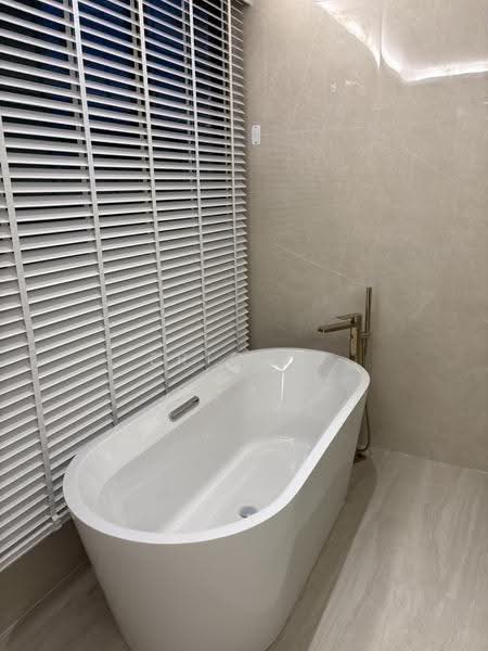 Lavista Prestige Village Ekkamai 10, Bangkok, Soi Sukhumvit 63, Phra Kanong Nua, Watthana, Bangkok, 4 Bedrooms, 429 sqm, Single Detached House For Rent, by Eric Fu, 500663732 - DDproperty.com