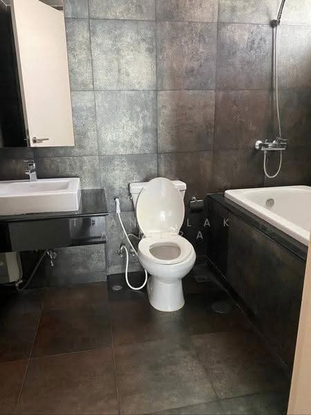 Voque Sukhumvit 16, Bangkok, Soi Sukhumvit 16, Khlong Toei, Bangkok, 2 Bedrooms, 76 sqm, Condo For Sale, by Thanyalak Ajmera, 500663873 - DDproperty.com