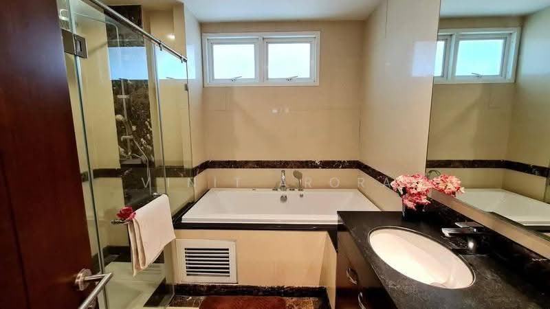 Piyathip Place, Bangkok, 24 Soi Prommitr, Khlong Tan Nua, Watthana, Bangkok, 3 Bedrooms, 289 sqm, Apartment For Rent, by Vinit Arora, 500663911 - DDproperty.com