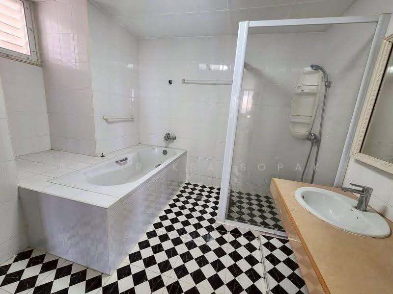 Tai Ping Towers, Bangkok, 582 Soi Sukhumvit 63, Khlong Tan Nua, Watthana, Bangkok, 4 Bedrooms, 252 sqm, Condo For Rent, by Boonraksa Sopak, 500663952 - DDproperty.com