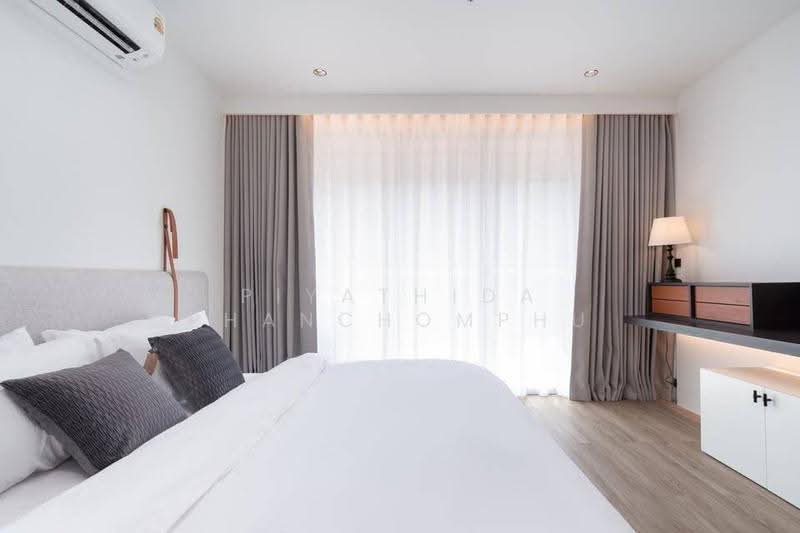 Silom Grand Terrace, Bangkok, Soi Saladaeng 2, Saladaeng Road, Silom, Bang Rak, Bangkok, 1 Bedroom, 43 sqm, Condo For Rent, by Piyathida Phanchomphu, 500664315 - DDproperty.com