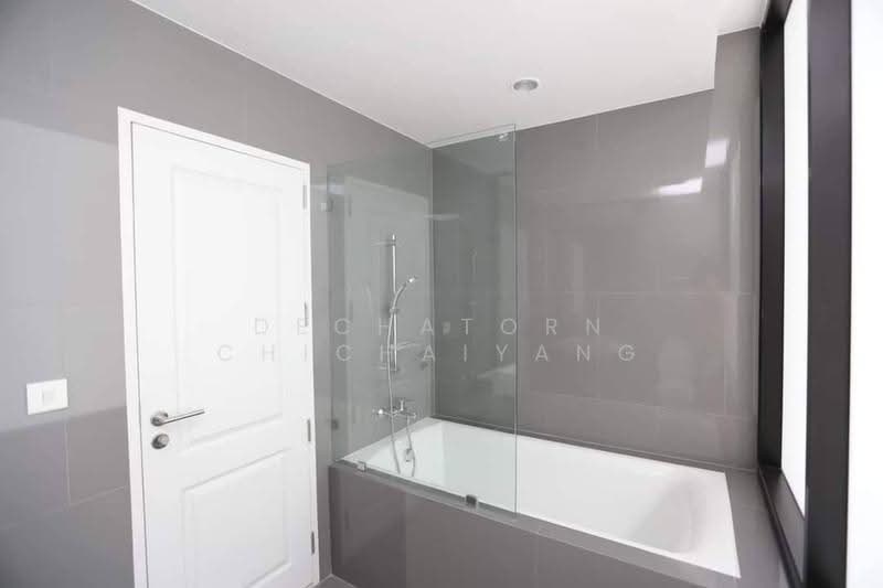 Noble Revo Silom, Bangkok, 88 Soi Surasak Surasak Road, Silom, Bang Rak, Bangkok, 2 Bedrooms, 66 sqm, Condo For Sale, by Dechatorn Chichaiyang, 500664533 - DDproperty.com